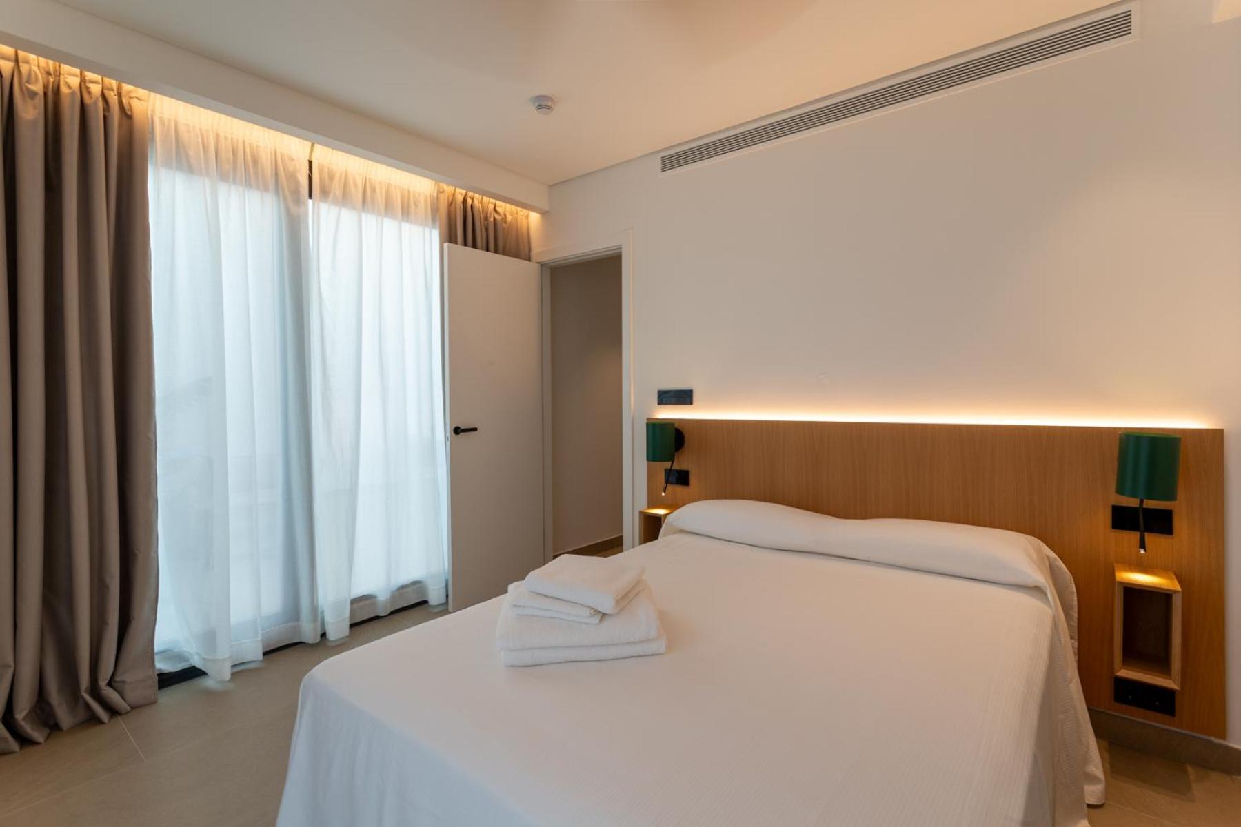 Hotel Apartamentos Hamus Conil De La Frontera Exteriör bild